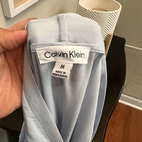 Calvin Klein flutter sleeve blouse size medium like new - Picture 7 of 7